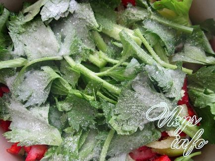 Салат з огірків і перцю на зиму рецепт з фото