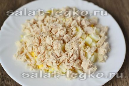 Салат з ананасами і курячими грудками шарами рецепт з фото