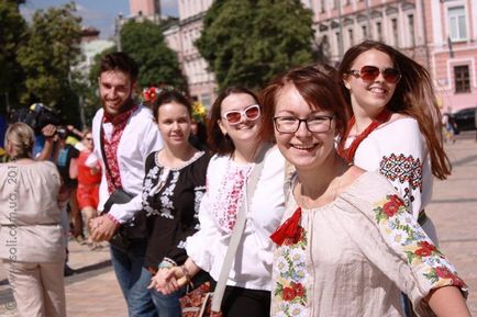 З чим носити треники з лампасами