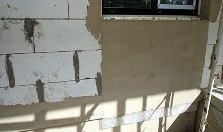 Tencuiala peretilor din blocuri de spuma din exterior si din interior cu mainile proprii, finisarea fatadei unei case din beton spongios,