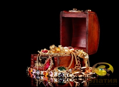 Achiziționarea de bijuterii din aur