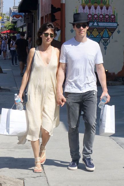 Sophie hunter știe cum să se îmbrace corect în 35ºC