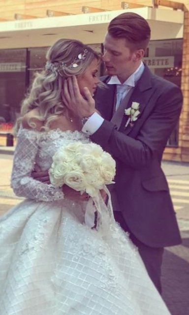 A avut loc nunta lui Nikita Presnyakova și alenas roșu