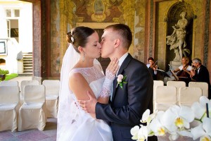 Nunta în grădinile palatului