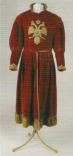 Îmbrăcăminte seculară în secolele Russi xvi-xvii în armonia Kremlinului din Moscova