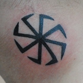 Tattoo este un sens al unui simbol pentru fete și băieți