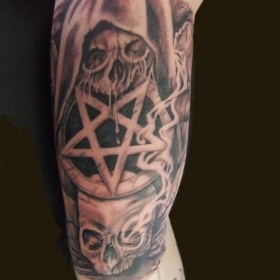 pentagram tetoválás