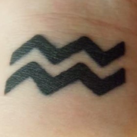 Aquarius sensul tatuajului - sensul simbolului pentru fete și băieți