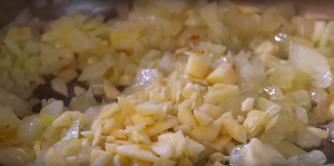 Húsgombóc sajttal paradicsomos mártással, főzzük otthon egész