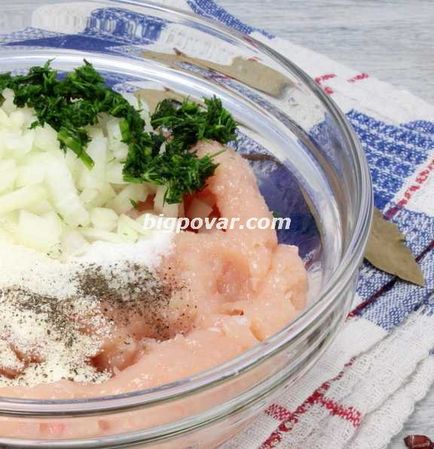 Meatballs în cuptor cu brânză în rețetă de sos de roșii cu fotografie, gătit pas cu pas