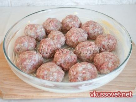 Meatballs în sos de roșii cu brânză, rețetă pas cu pas cu fotografie