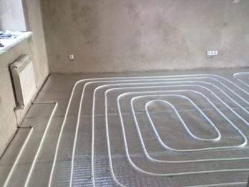 A meleg padló alatti PVC csempe - érvényességének használatát és alkalmazását prioritások