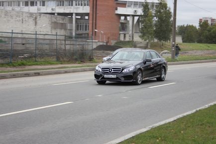Tesztvezetés kia quoris (Kia kvoris) ellen Mercedes-Benz E-osztály (Mercedes-Benz E-osztály), és egy árat
