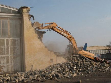 Echipament de demolare de cladiri vechi, echipament special