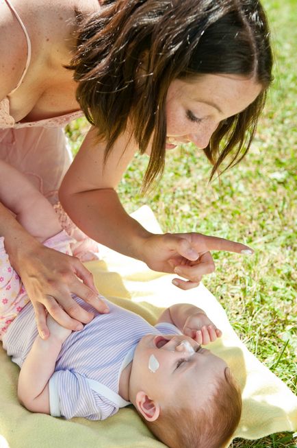 Numai în acest fel este posibil să se protejeze pielea bebelușului în timpul verii