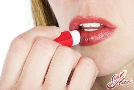 Repedések az ajkak (kád evőkanál) Repedések az ajkakon