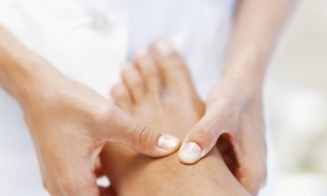 Кръвонасядане на малкия пръст на крака си, за да се направи на причините и симптомите на травма, как да се отнасяме