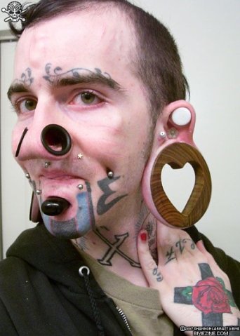 Horror de piercing (fotografie)