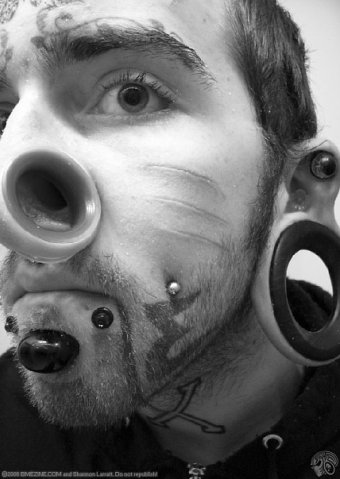 Horror de piercing (fotografie)