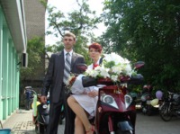 În Donetsk, mirele și mirele au jucat o nuntă ... pe scutere