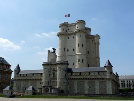 Венсенский замок - королівська резиденція династії Валуа, путівник по Парижу