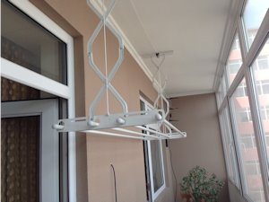 Clădire pentru haine pe tipurile și caracteristicile balconului, instrucțiuni de instalare video