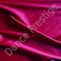 Alegem materiale pentru un costum competitiv