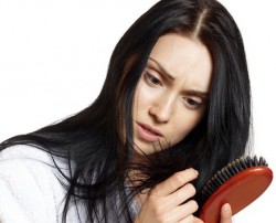 Căderea părului duce la pierderea severă a părului la femei, bărbați și copii