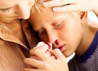 Vírusos nátha tünetei a gyermek, és hogyan kell kezelni vírusos nátha a gyermekek