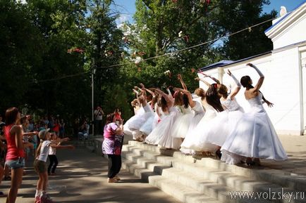 În parada Volga a mireselor scapate a avut loc