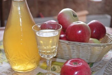 Tinctura de mere pe vodca este usor de preparat, gustoasa si folositoare
