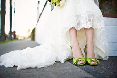 Яскраві туфлі нареченої - новий тренд у весільній моді фото - я наречена - статті про підготовку до весілля