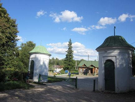 Ясна поляна лева товстого, рюкзак мандрівника