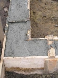 Se toarnă fundație sub casa - prețul de materiale, lucrări pregătitoare și beton