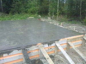 Se toarnă fundație sub casa - prețul de materiale, lucrări pregătitoare și beton