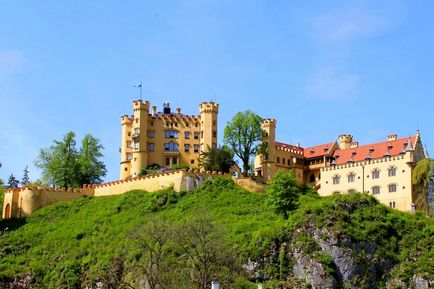 Замок Хоеншвангау історія, опис, фото