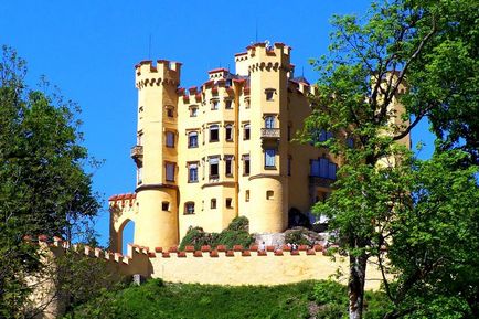 Замок Хоеншвангау історія, опис, фото