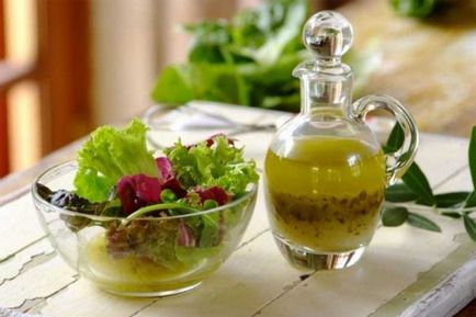 Dressing salata cu conserve de ton si rosii