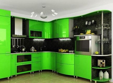 Bucătărie verde combinată de culori elegante în interior, perdele moderne și tapet