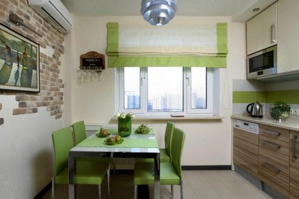 Bucătărie verde combinată de culori elegante în interior, perdele moderne și tapet