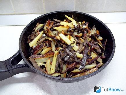 Смажена картопля з грибами - рецепт з фото