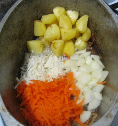 Sült csirke burgonyával - lépésről lépésre recept, hogyan kell főzni fotókkal