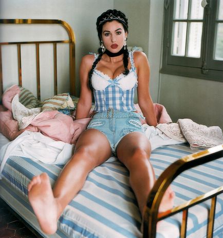 60 de fotografii de înaltă calitate de la fotografiile lui Monica Bellucci în tinerețe