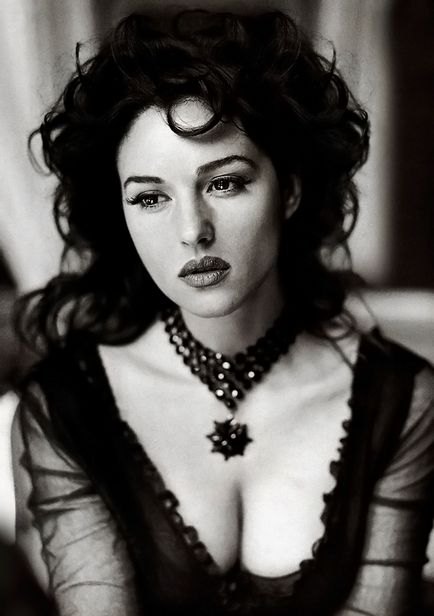 60 de fotografii de înaltă calitate de la fotografiile lui Monica Bellucci în tinerețe