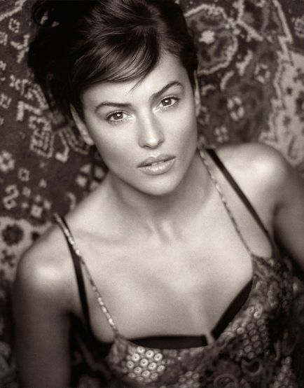 60 de fotografii de înaltă calitate de la fotografiile lui Monica Bellucci în tinerețe