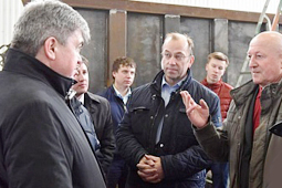Alexander Lukasenko „Megkérdezhetem, hogy mennyit fektetnek be a modernizáció MAZ, mióta itt arány (Lukasenko) Alexander Lukasenko „Megkérdezhetem, hogy mennyit fektetnek be a modernizáció MAZ, mióta itt arány