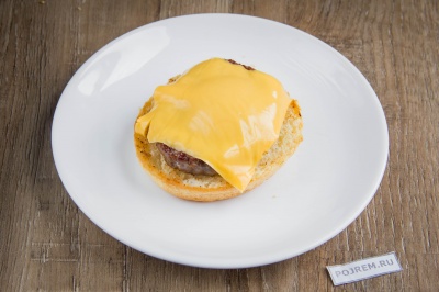 Cheeseburger - rețetă pas cu pas cu o fotografie de gătit