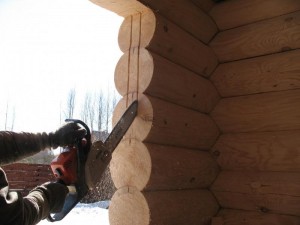Usi de intrare din lemn instalate pe mâini proprii (video)