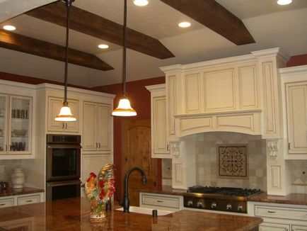 Designul tavanului în bucătărie este opțiunile cele mai izbitoare
