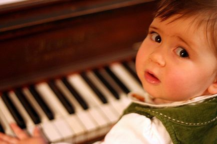 Elkina Angela Valentinovna - hogyan kell tanítani a gyermeket, hogy játszunk a billentyűzeten